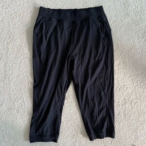 Lululemon Loose Capris EUC